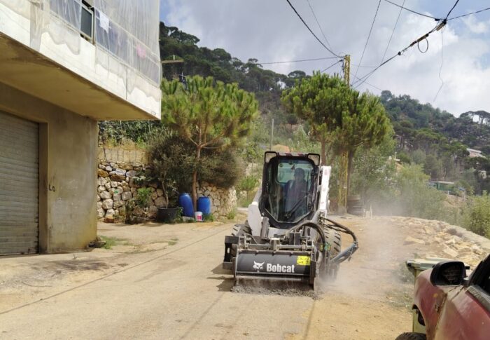 بلدية بسكنتا… ورشة تحضير لتعبيد الطرقات الداخلية