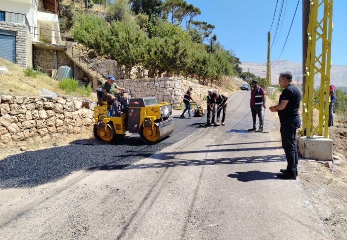 بلدية بسكنتا وورشة لتعبيد الطرقات الداخلية