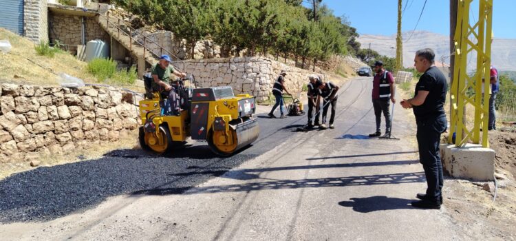 بلدية بسكنتا وورشة لتعبيد الطرقات الداخلية